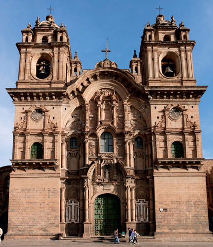<strong> The center of the facade of the Iglesia La Compañía de Jesús in Cuzco, Peru, resembles which art form?</strong> A) Triptych B) Quadro riportato C) Retablo D) Baldacco