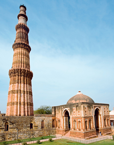 ​   In what modern city is the Qutb Minar located? A)  Agra B)  Madurai C)  Mumbai D)  Delhi