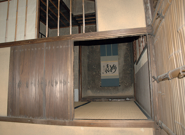 <strong> In which period was the Taian teahouse built at the Myokian temple in Kyoto?</strong> A) Muromachi B) Meiji C) Edo D) Momoyama