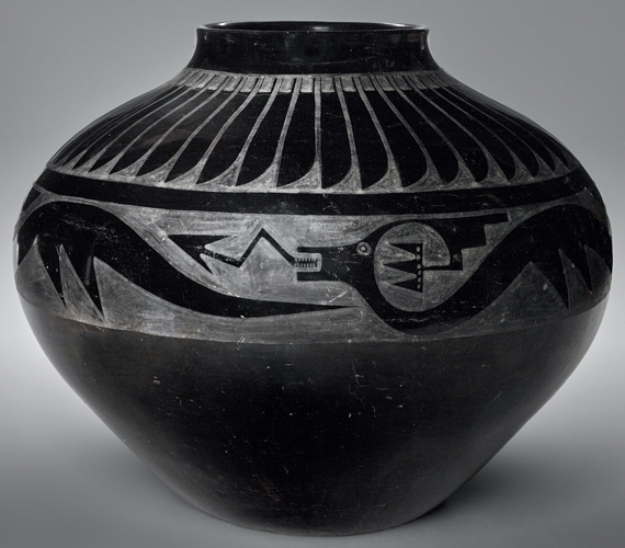 <strong> Which Southwestern artist(s) revived ancient pottery techniques to create forms of striking shape, proportion, and texture?</strong> A) Bill Reid B) Karl Bodmer C) María and Julian Martínez D) Otto Pentewa