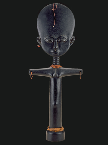 <strong> Which aspect of this Asante akua'ba figure represents their standard of idealized beauty?</strong> A) Overlarge, elongated nose B) Long, flattened forehead C) Straight torso, with no waist D) Enlarged calves and shoulders