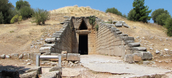 ​   What is the term for the feature above the lintel here? A)  Dromos B)  Beehive C)  Relieving triangle D)  Post
