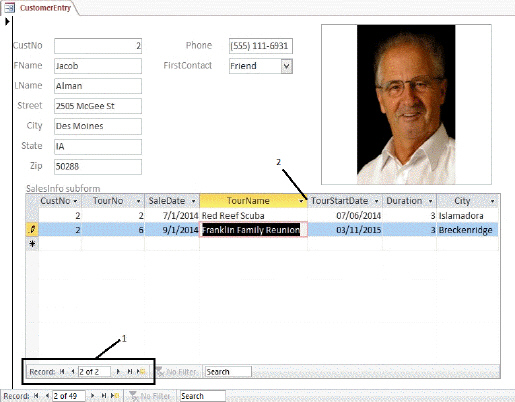   In the accompanying figure, how many fields are displayed in the main form? A)  8 B)  9 C)  10 D)  12